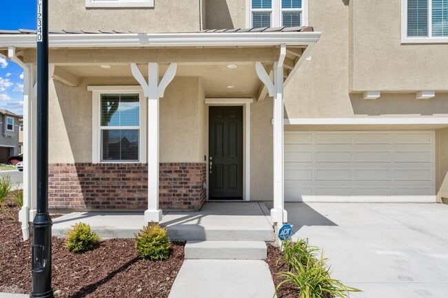 Building Photo - Newer 4 Bedroom Home in Whitney Ranch On C...