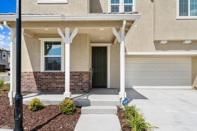 Foto del edificio - Newer 4 Bedroom Home in Whitney Ranch On C...