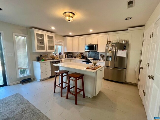 Foto del edificio - 327 Harvest Dr