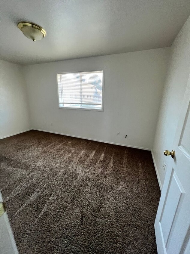 Building Photo - 297 S 9th Ct