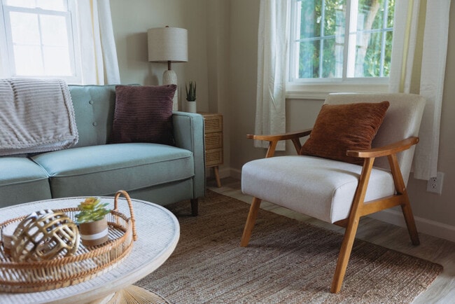 Building Photo - 308 Lamont St