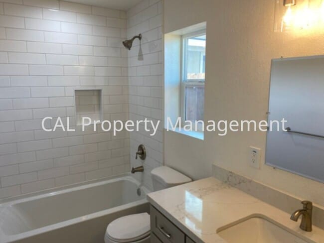 Building Photo - 1 Bed/1 Bath in Soledad, CA!