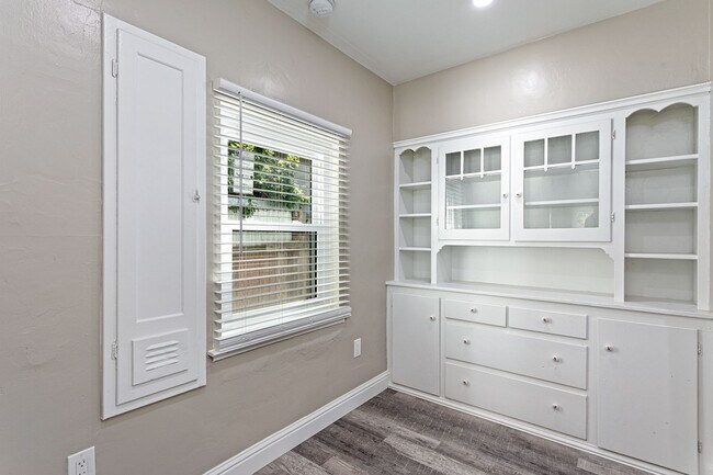 Building Photo - 4028