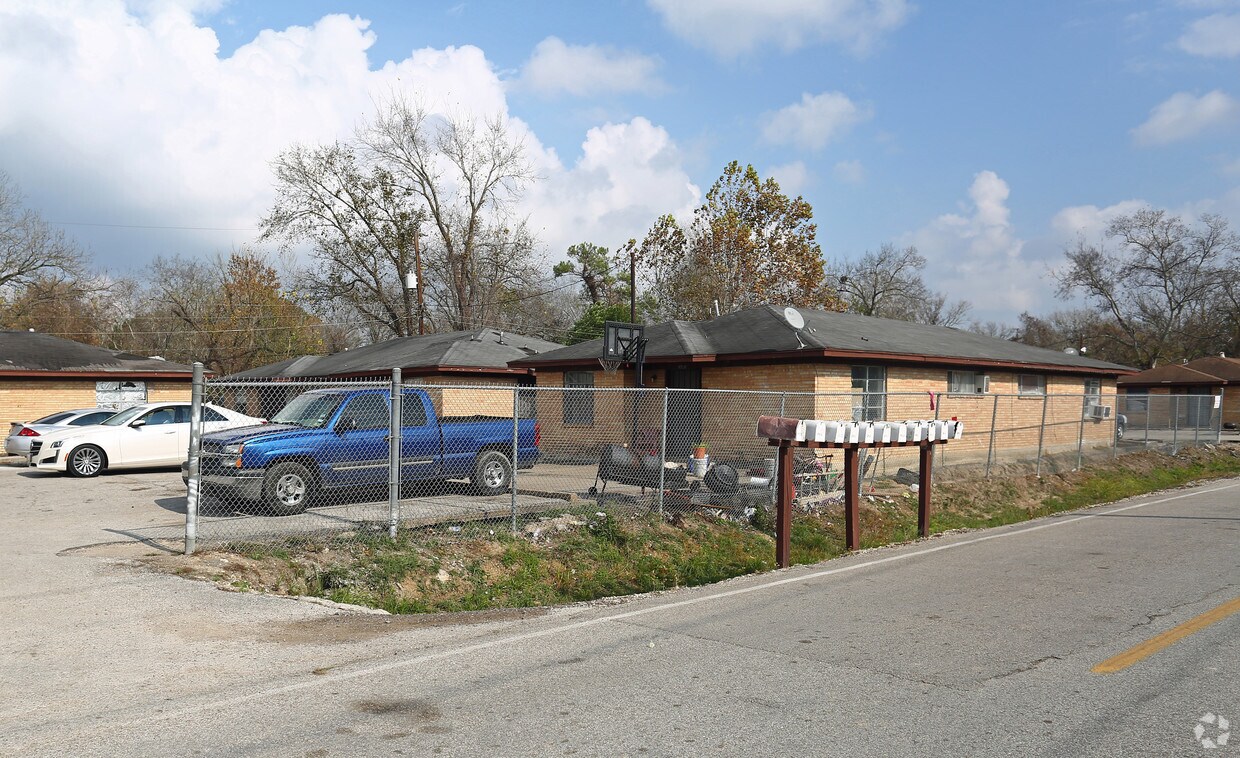 Building Photo - Chestnut Grove Apartments