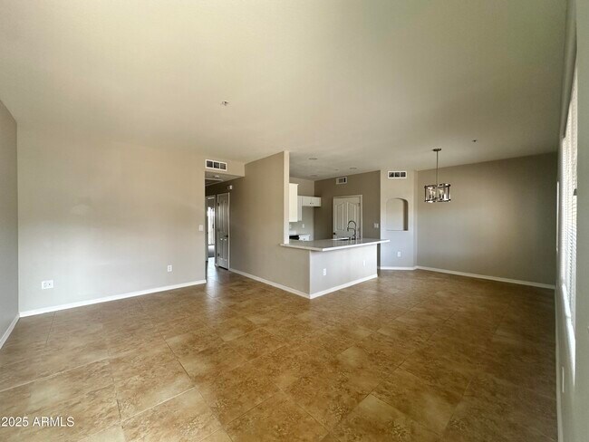 Foto del edificio - 6920 E 4th St