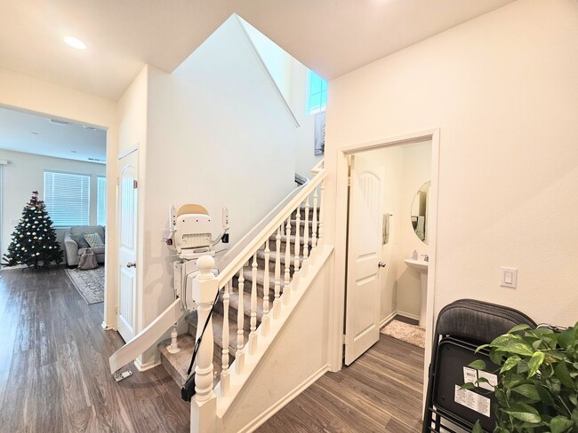 Foto del edificio - Beautiful Condo In a Nice Neighborhood 2 car garage