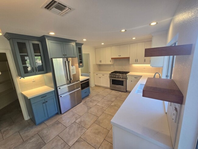 Foto del edificio - 4 Bedroom House in Penasquitos - 1 Bedroom/Bathroom Downstairs