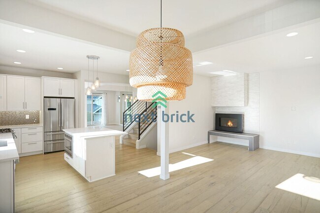 Building Photo - 4 Bed 4 Bath for Rent in Kirkland!