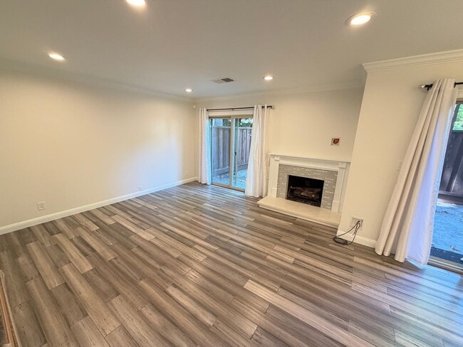 Building Photo - 1141 San Ramon Valley Blvd