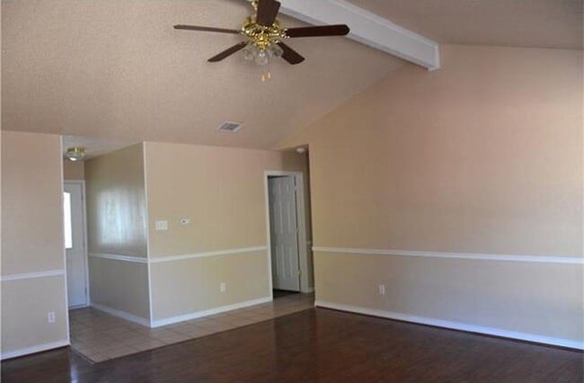 Foto del edificio - 609 Riverwood Dr