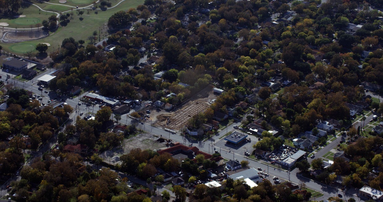 Foto aérea - Village at Roosevelt