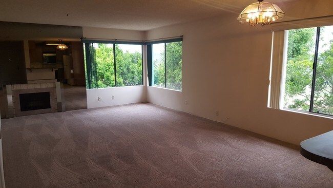 Building Photo - 11255 Tierrasanta Blvd