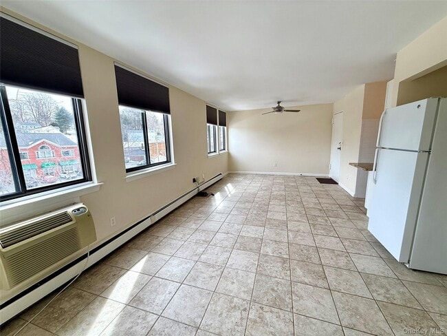 Building Photo - 722 US-6