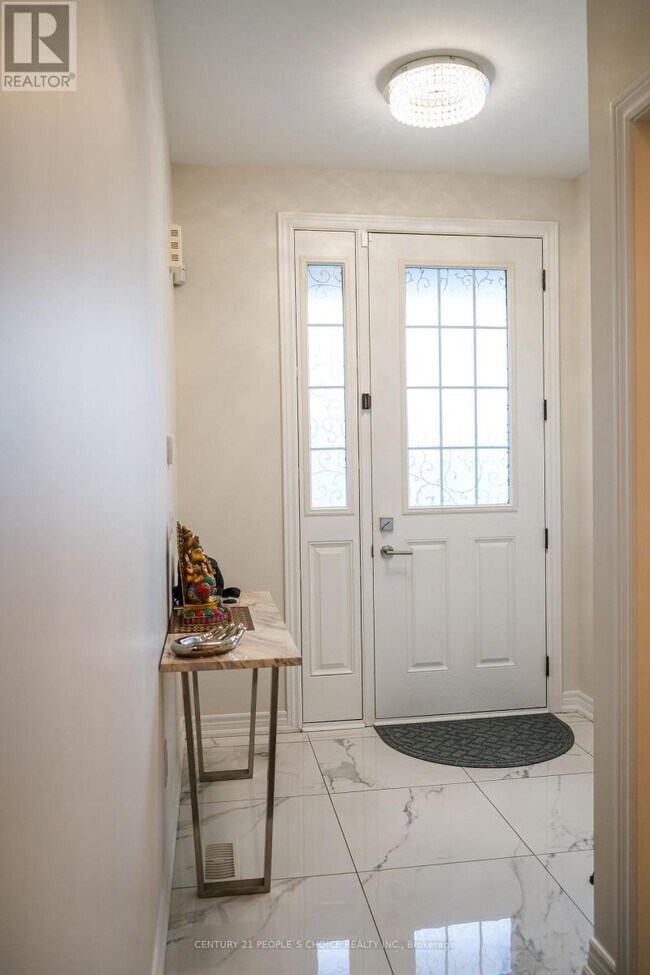 Building Photo - 4 Kempsford Cres