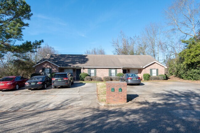 Building Photo - Martin 221-223