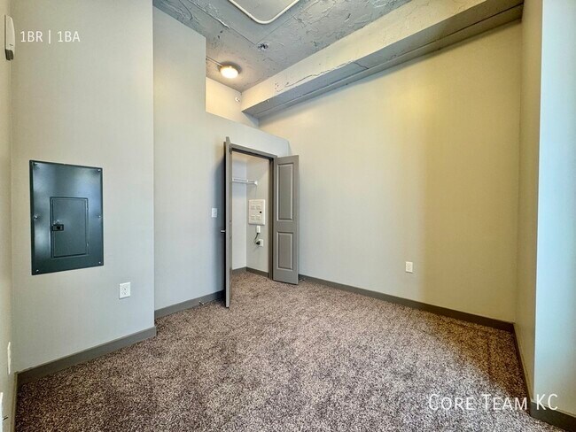 Foto del edificio - 306 E. 12th St.-303