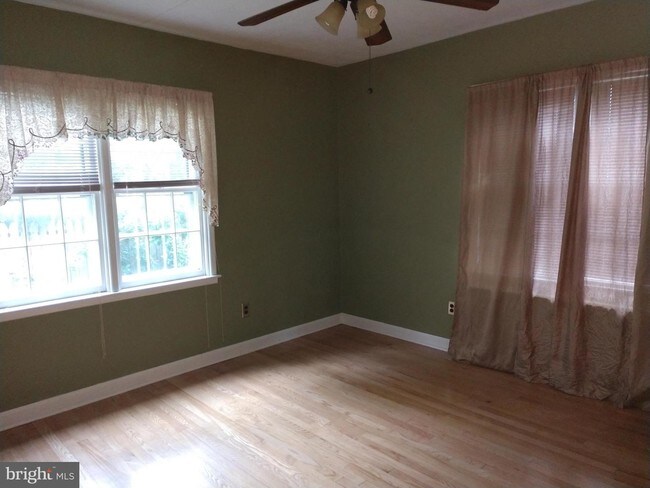 Building Photo - 319 Pingree Ave