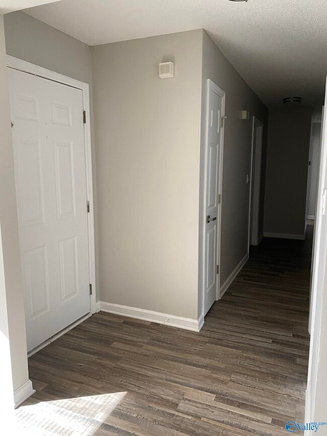 Building Photo - 115 Lewis Ln