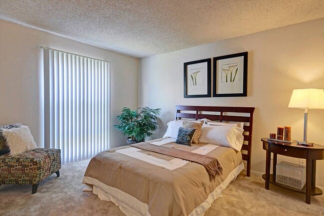 1 and 2 bedroom apartments at Baycliff Apartments - Baycliff Apartments