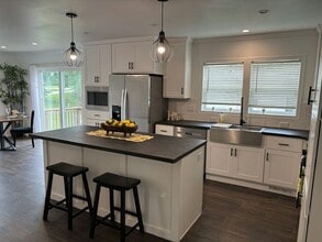 Building Photo - 691 Cimarron