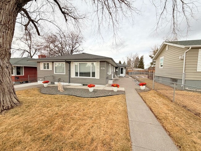 Building Photo - Side by side Duplex