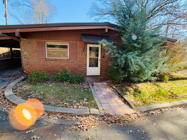 Exterior - 3930 Montclair Rd