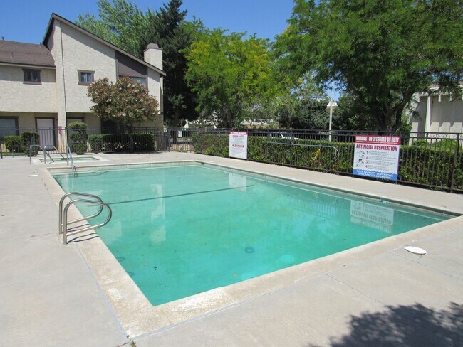 Building Photo - (APPLICATION PENDING) West Lancaster Townh...