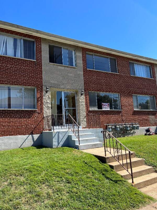 Primary Photo - 5300 Macklind Ave