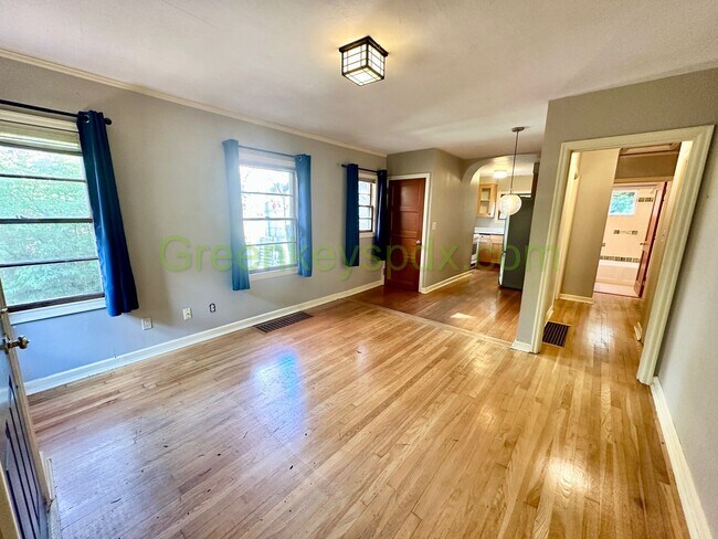 Foto del edificio - Cute 2-Bedroom Cottage by OHSU on the Hill...