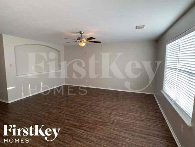 Foto del edificio - 2026 Cold River Dr