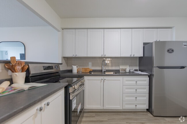 1BR, 1BA - 766SF - Kitchen - 75 Charolais Boulevard