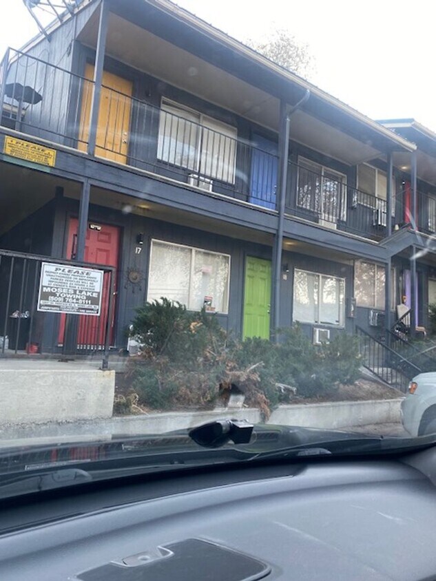 Foto del edificio - 1017 S Division St