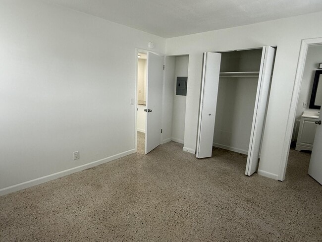 Foto del edificio - 1118 N H St