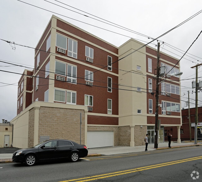 Building Photo - 182-186 Anderson Ave
