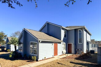 Building Photo - 143 Mango Dr