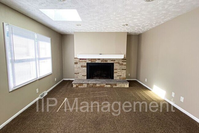 Building Photo - Outstanding 3BR 2BA Single Family Home in ...