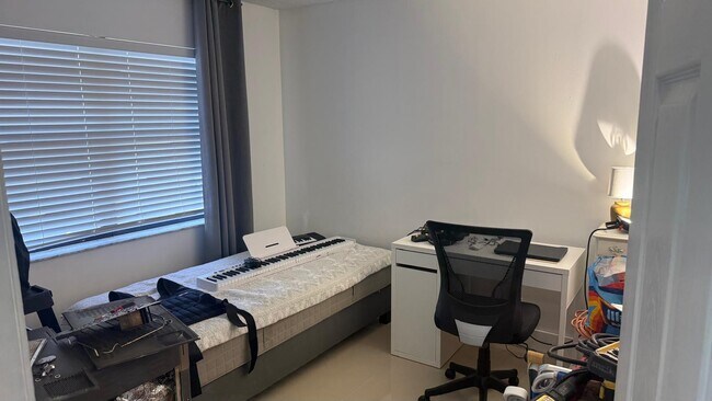 Building Photo - 1284 S Military Trail