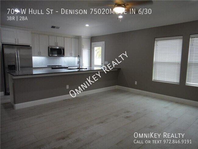 Building Photo - 709 W Hull St