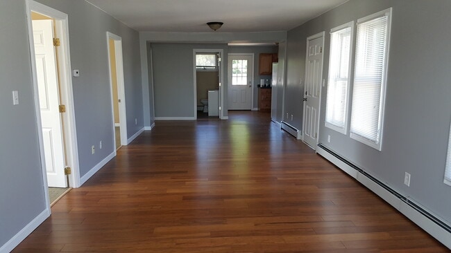 Building Photo - 31 Buttonwood Rd