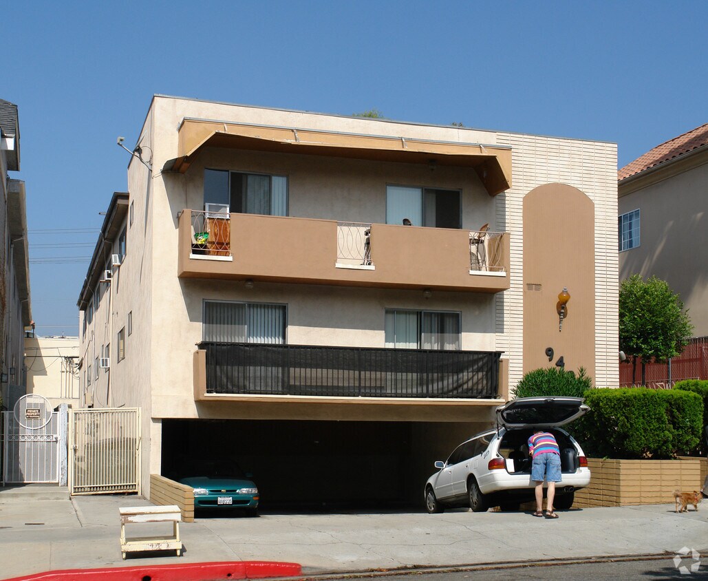 Foto del edificio - 949-951 N Alfred St