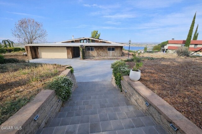 Foto del edificio - 145 Lakeview Dr