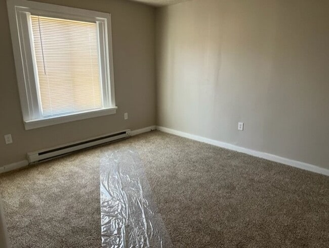 Building Photo - 136 N Spring St