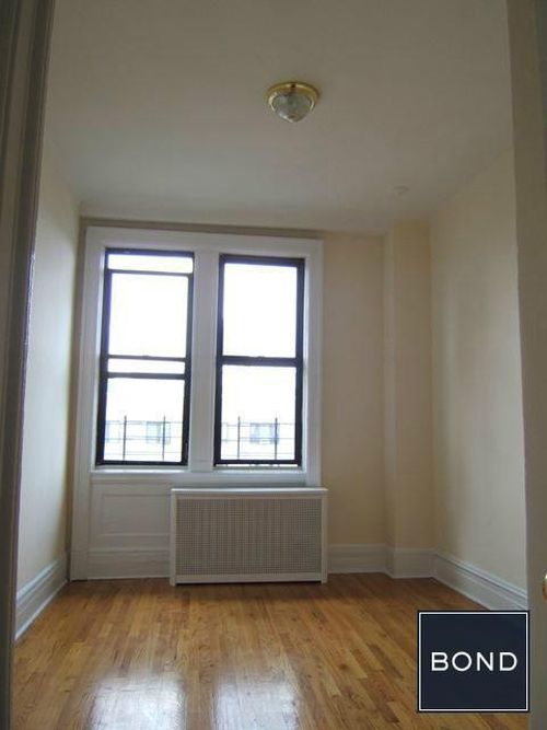 Building Photo - 220 W 98th St