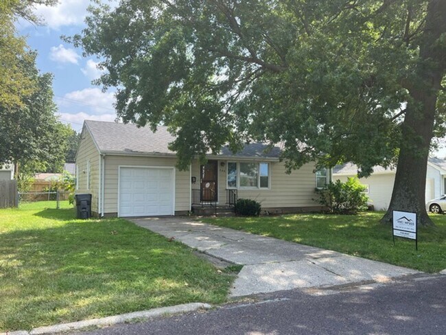 Building Photo - Super Cute 2 Bed 1 Bath House!