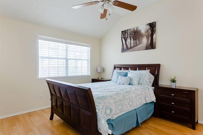 Foto del edificio - 3137 Lake Cove