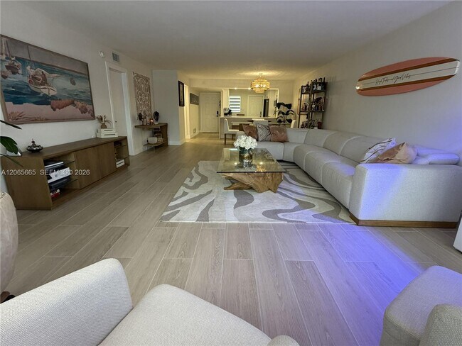 Foto del edificio - 3111 NE 51st St
