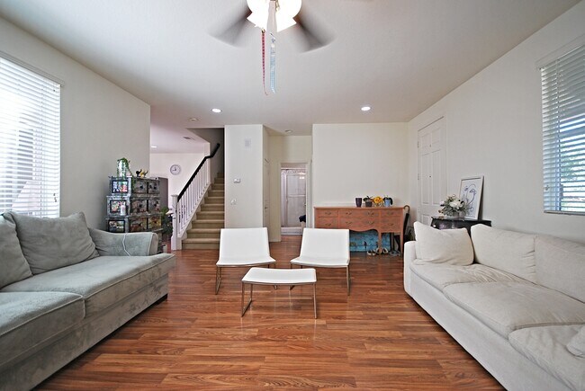 Building Photo - 27470 Riverside Ln