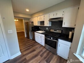 Building Photo - 10 Cosgrove Ct