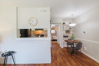 Building Photo - 6263 Westheimer Rd