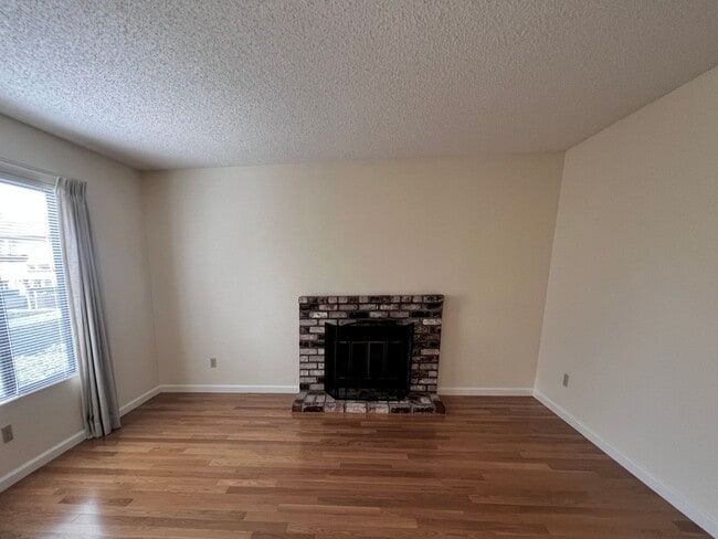 Foto del edificio - Spacious 3 bedroom 1.5 bath